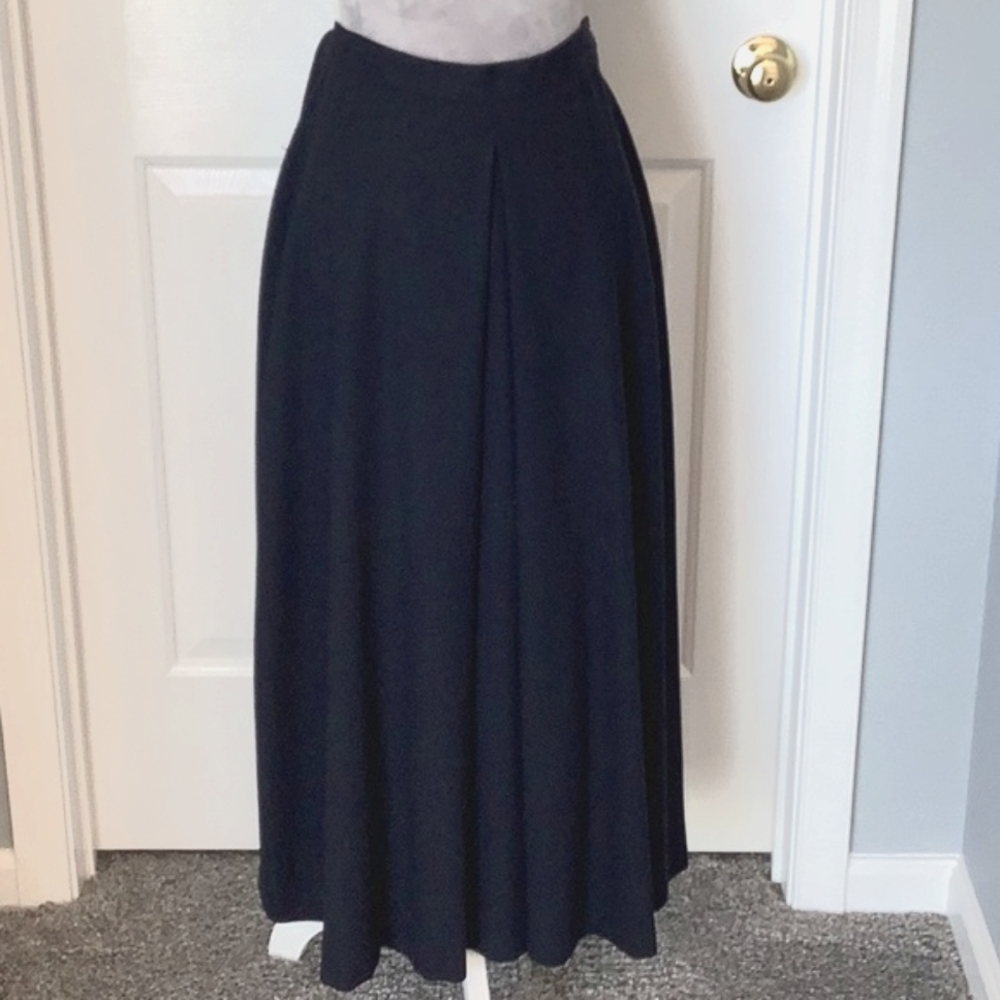 Navy Rena Rowan for Saville wool crepe tailored midi skirt, size 10.